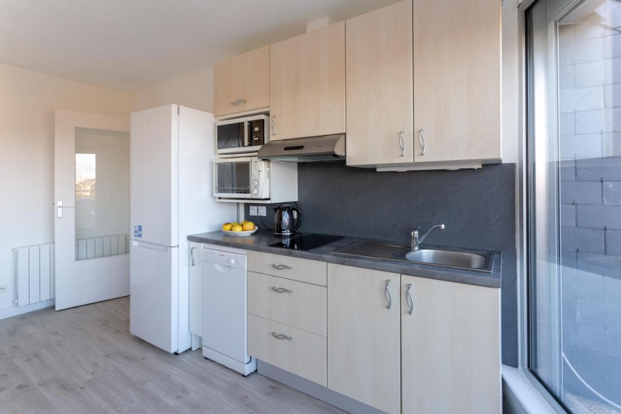 Le Mancini - Parking Et Terrasse Apartment Mayenne Exterior photo